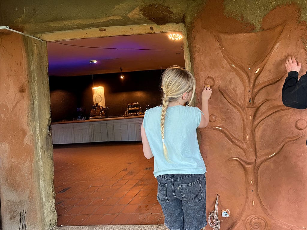 Ein Bild über den Lehmbaukurs bei Sand und Kies, Firma Rögner