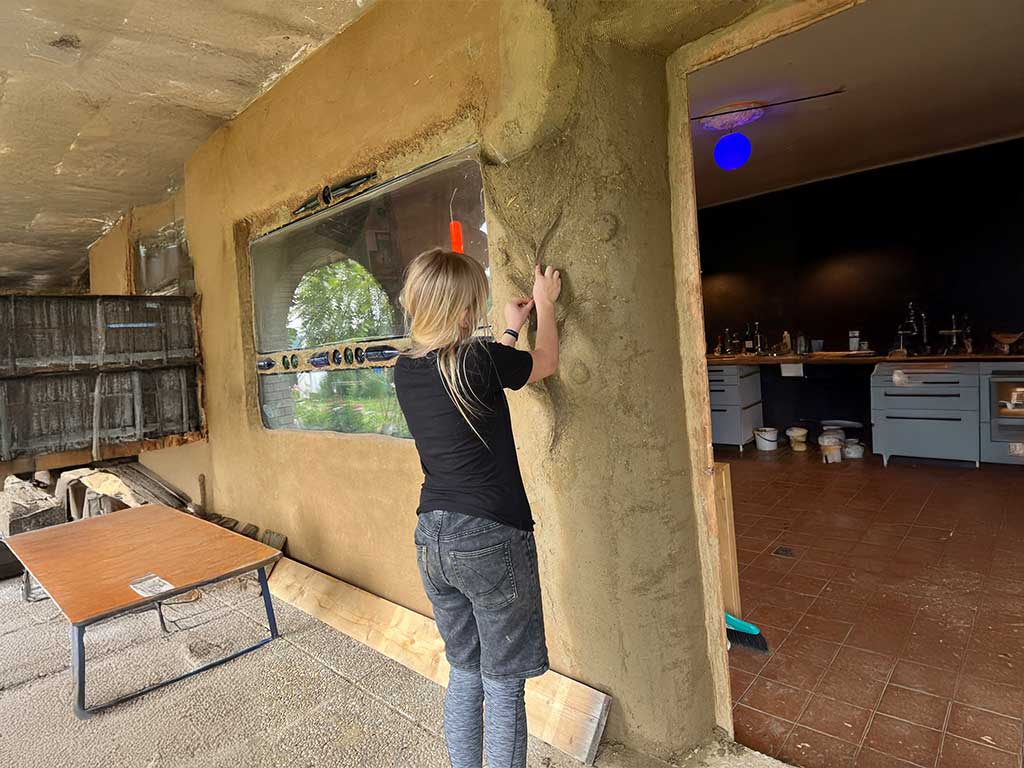 Ein Bild über den Lehmbaukurs bei Sand und Kies, Firma Rögner