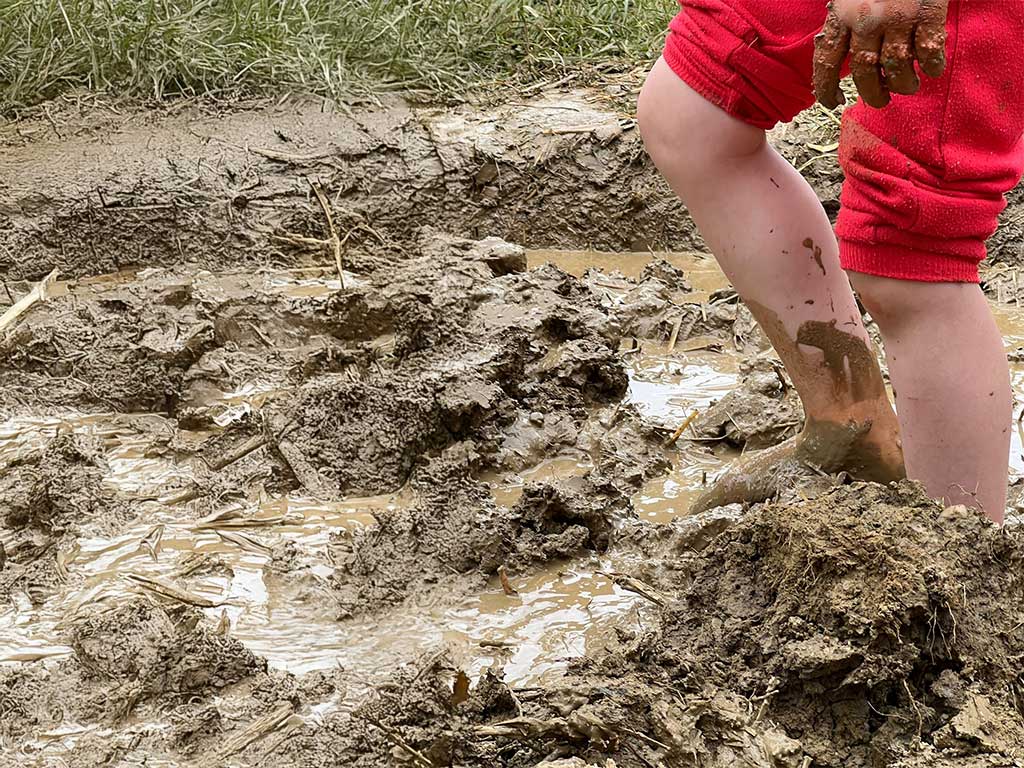 Ein Bild über den Lehmbaukurs bei Sand und Kies, Firma Rögner